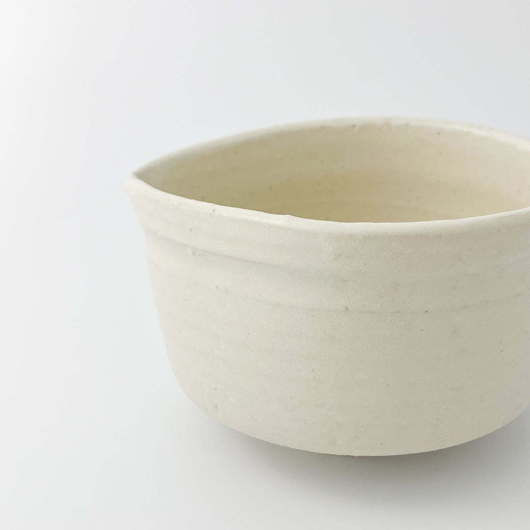 Matcha Bowl With Spout (White)