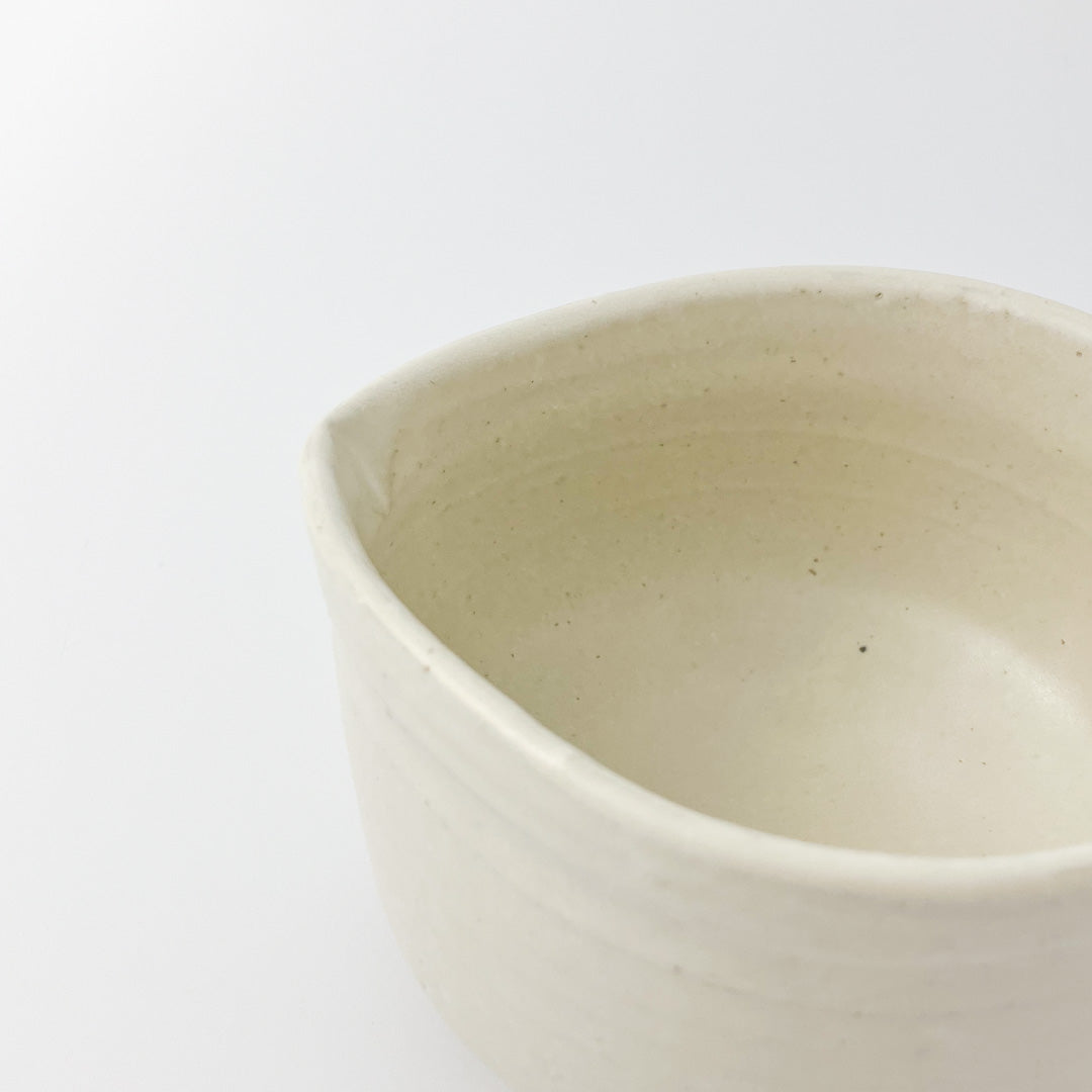 Matcha Bowl With Spout (White)